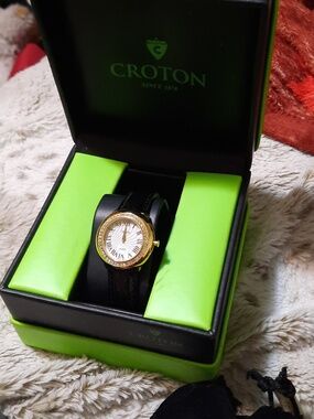 NIB AUTHENTIC GENUINE CROTON GOLD CZ WATCH ⌚️ BLACK LEATHER BAND GIFT 🎁 BOXED